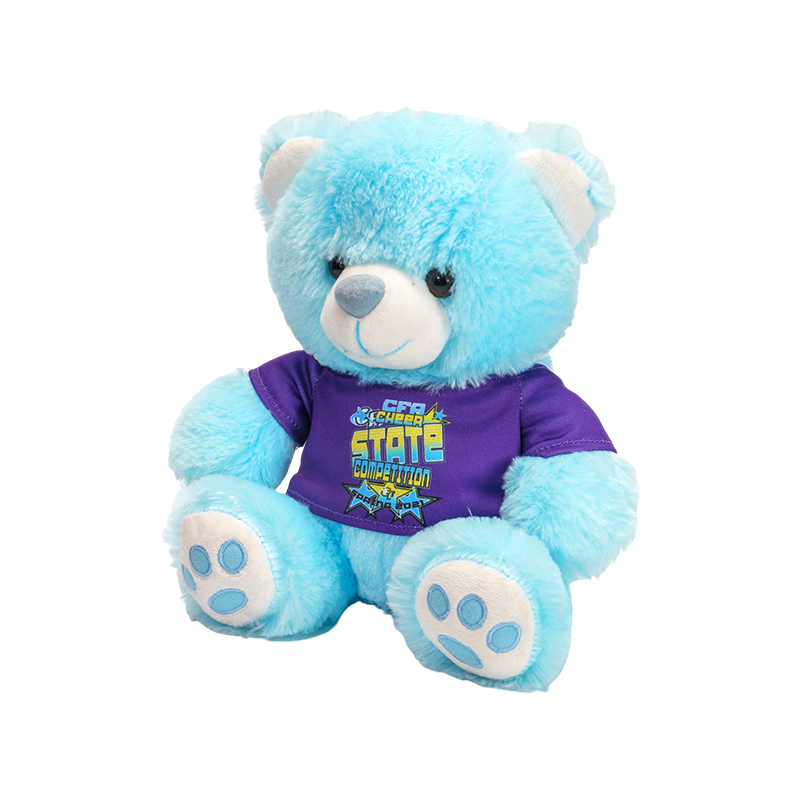 愛らしい服を着たクマのぬいぐるみ